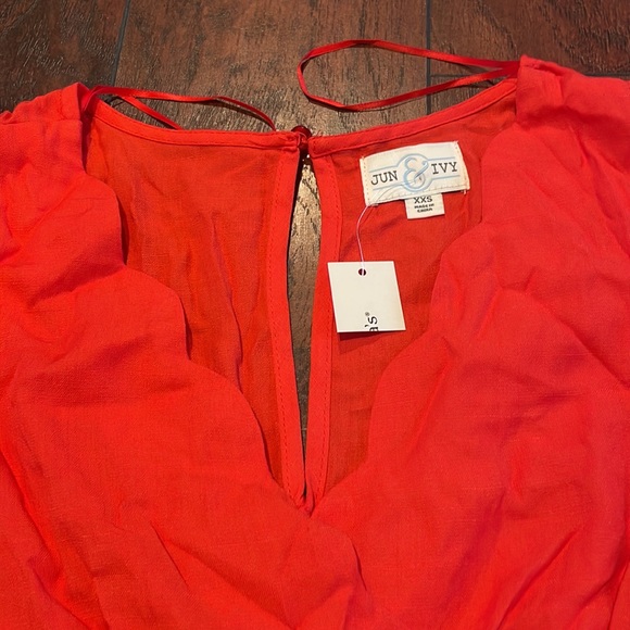 🌸 NWT Jun & Ivy romper. Cute scalloped v neck with tie. - Picture 6 of 8